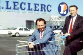 Edouard Leclerc et son fils, Michel-Edouard, en 1993, à l'occasion de l'inauguration d'un nouveau magasin à Blagnac, dans la périphérie de Bordeaux. (Bordas/SIPA)