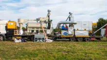 L’attelage se compose d’un camion portant un groupe électrogène et un nettoyeur – trieur pneumatique et d’une remorque équipée du toaster pour un rendement de 4 t de graines grillées par heure.