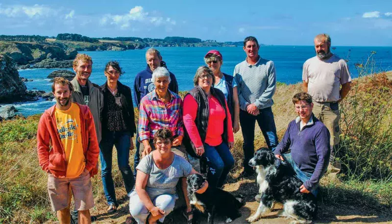 Le groupe des douze adhérents d'Au coin des producteurs.