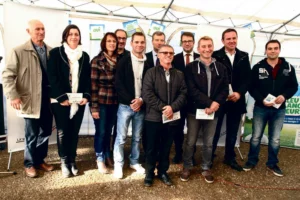 Le 5 novembre à Liffré, les cinq éleveurs ont reçu leur contribution, en présence de Loïc Chesnais-Girard, maire de Liffré, et de Christophe Mirmand, préfet de Bretagne.