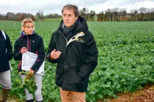 Gilles Sauzet et Florence Ferret ont expliqué les modalités de l’essai de colza associé à différentes légumineuses.