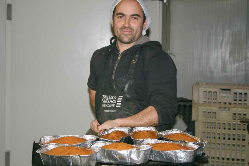 Une fois par mois, Mathieu Audo investit les locaux de la boulangerie de la commune pour préparer et cuire ses pains d'épices.