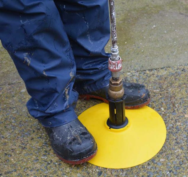 Le bouclier de lavage se fixe et s’enlève très facilement de la lance sans outils.