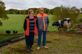 À l’installation du robot de traite, Claudine et Gwénaël Pavec ont voulu continuer à faire pâturer les vaches.