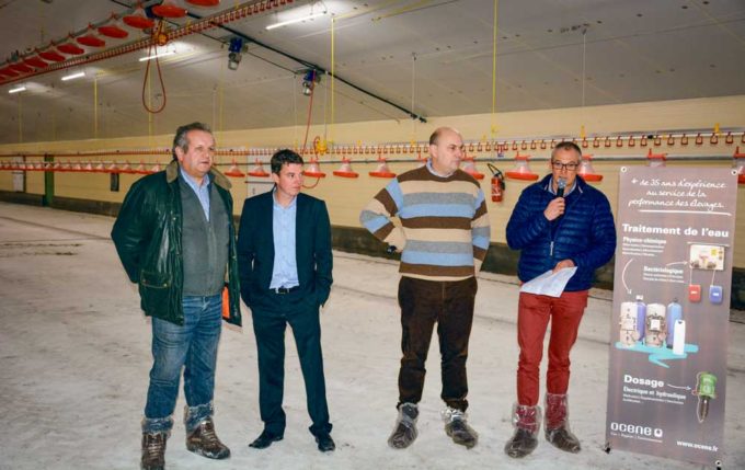 Didier Goubil, président du comité technique avicole des Chambres d’agriculture de Bretagne ; Julien Le Fur, aviculteur ; Grégory Gervason, directeur du pôle amont de la Savel ; Christian Nicolas, ingénieur au pôle aviculture de la Chambre régionale d'agriculture.