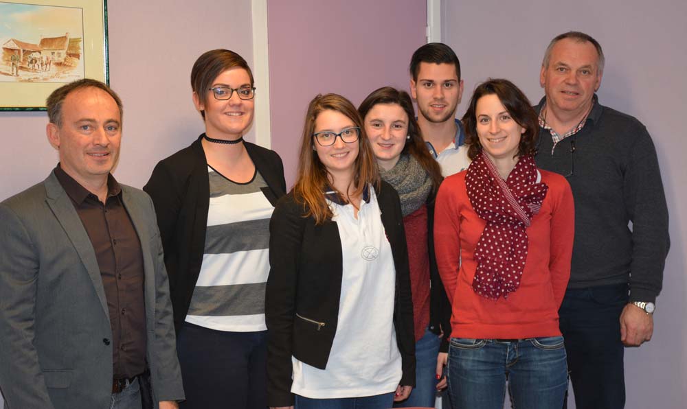 Adèle Salles, Appoline Martel, Maïwenn Huet, Marine Morelet Antoine Vaugrenard, étudiants en BTS avec Daniel Le Ruyet et Nicolas Jehanno, enseignants. - Illustration Stage au Canada pour les élèves du lycée La Touche