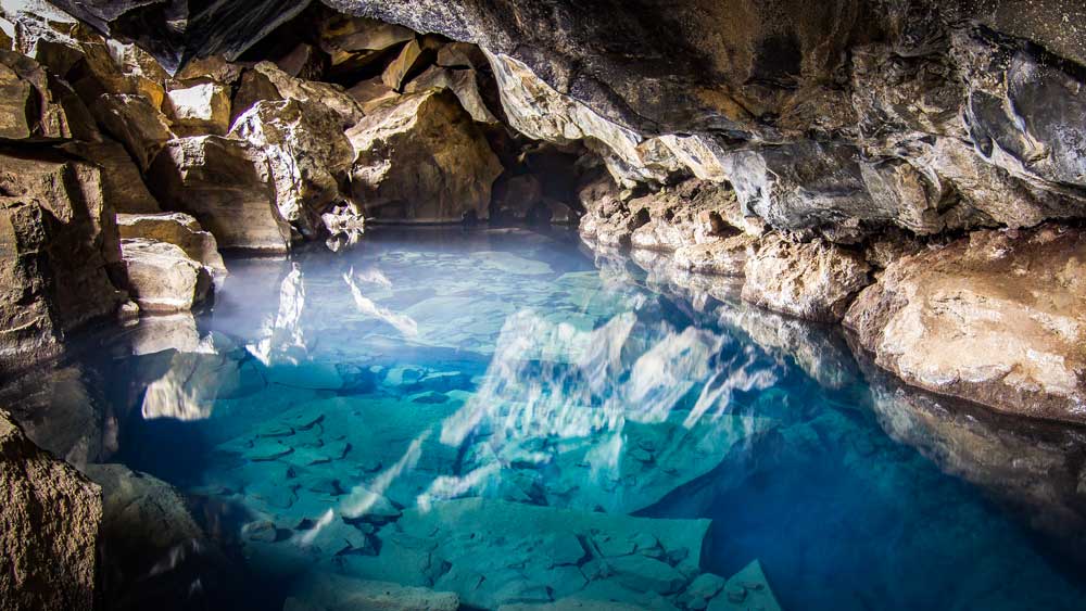 grotte-eau-cave-nappe-phreatique - Illustration Niveau inférieur à la normale pour 54% des nappes phréatiques