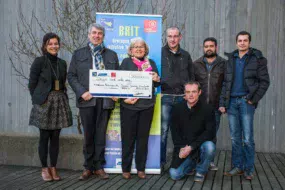 Cécile Le Bihan et Patricia Lanier d'Initiative bretagne autour d'Olivier Allain, vice-président du Conseil régional accompagnés par les premiers porteurs de projets de reprise agricole soutenu par le fonds Brit, Fabrice Jouan, Thomas Hervagault, Antoine Grannec et Florent Isambard.