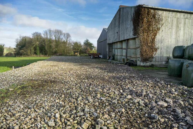 Empierrement réalisé chez Yves Maro à Laniscat. 220 t de pierres ont été récoltés sur une parcelle de 6ha.