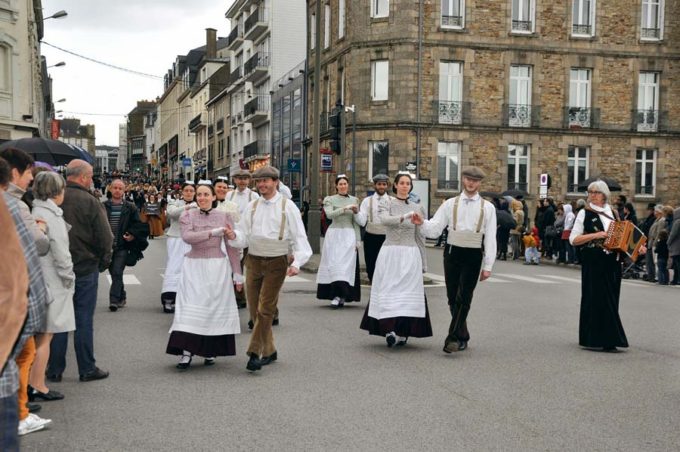Représentation en costume traditionnel.