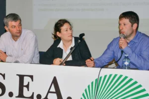 De gauche à droite : Frédéric David (président de la section lait FDSEA), Maud Marguet (Chambre d’agriculture) et David Renault (OP Cleps Ouest).