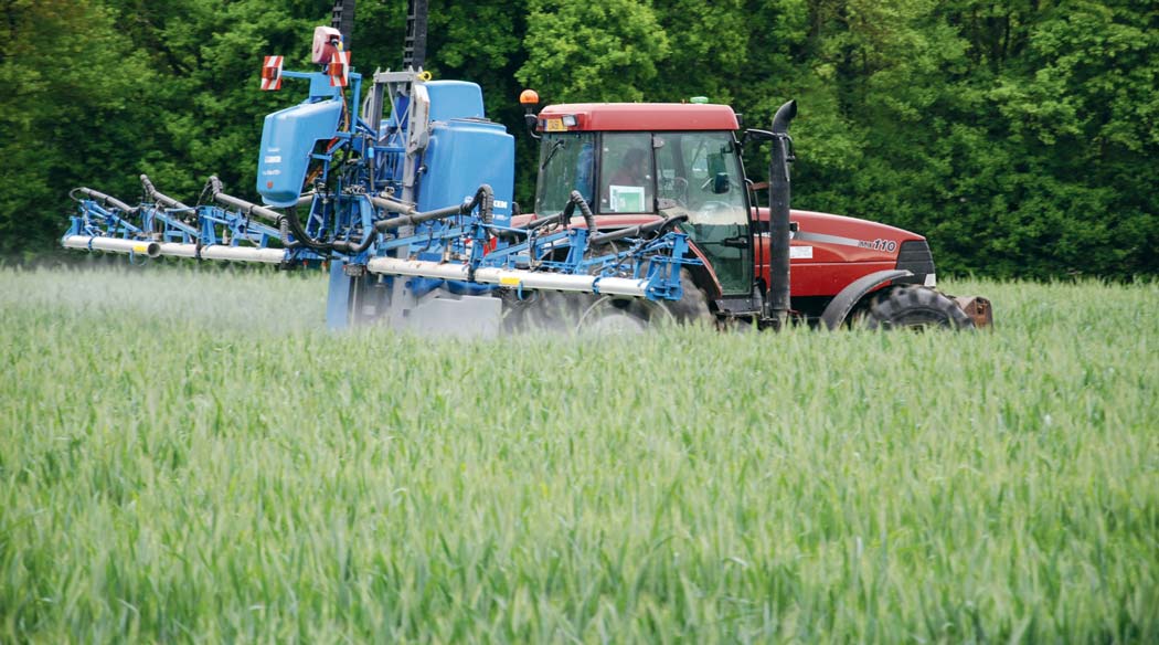 pulverisateur-phyto-orge - Illustration Perturbateurs endocriniens : feu vert des États membres à une définition européenne