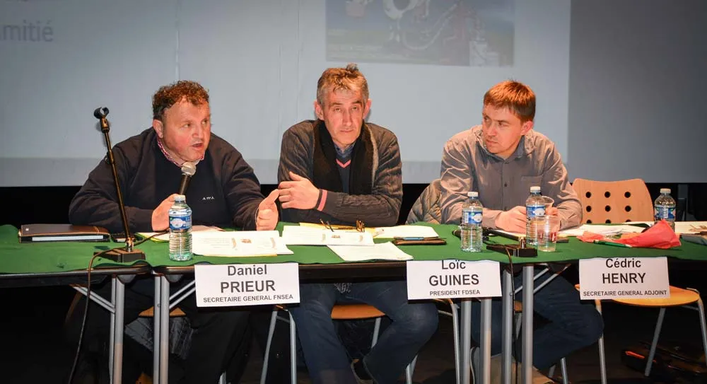 De gauche à droite : Daniel Prieur, secrétaire général FNSEA, Loïc Guines, président FDSEA 35, et Cédric Henry, secrétaire général adjoint FDSEA 35. - Illustration Revenus agricoles : « Relancer la défense collective »