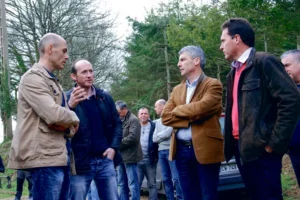 Invité par la Cuma de Scaër Ouest, Olivier Allain, vice-président de la Région Bretagne, a pu mesurer l’engagement des agriculteurs dans l’agro-écologie.