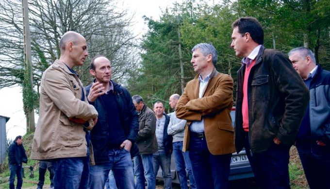 Invité par la Cuma de Scaër Ouest, Olivier Allain, vice-président de la Région Bretagne, a pu mesurer l’engagement des agriculteurs dans l’agro-écologie.