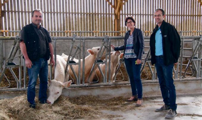 « Les atouts de ces installations ? Gain en temps de travail, en sécurité et en pédagogie », témoigne Patrice Bihoes, responsable de l’exploitation, accompagné de Marie-Pascale Pinatel, directrice du lycée Kerlebost, et Fabrice Bernard, conseiller Cultivert.