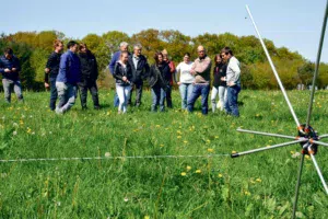 BCLEOuest organise des rencontres sur les signes de vaches au pâturage. La semaine dernière, des éleveurs et des techniciens se sont rendus sur la ferme de Françoise Faucheux, à Campénéac.