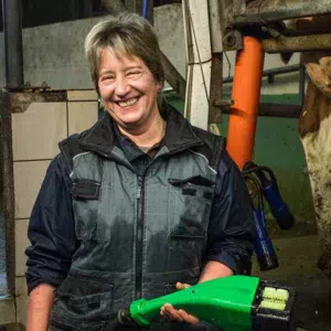 Isabelle Moy apprécie le gain de temps et la facilité d’utilisation du système de nettoyage des trayons.