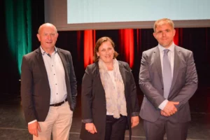 De gauche à droite : Roger Capitaine, directeur depuis 2011, aux côtés d’Hélène Guildo-Halphen, nouvelle directrice et de Pierre-Yves Jestin, président de Savéol.