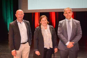 De gauche à droite : Roger Capitaine, directeur depuis 2011, aux côtés d’Hélène Guildo-Halphen, nouvelle directrice et de Pierre-Yves Jestin, président de Savéol.