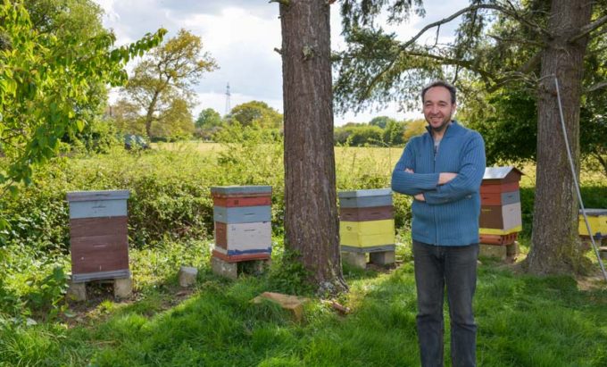 À l’EARL Colleu, à Cesson-Sévigné (35), Bertrand Colleu a diversifié des productions avec la vente de miel issu de ses 10 ruches, l’élevage de génisses et la production de spiruline.