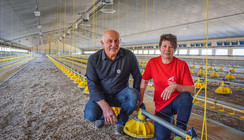 Jean-Claude et Monique Chasseboeuf, aviculteurs à Gomené (22). - Illustration 4000 m2 de poulaillers remplacent les 75 laitières