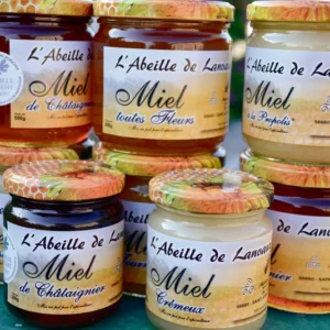 L'Abeille de Lanvaux produit 8 sortes de miels.