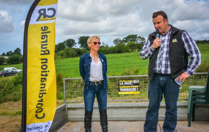 Véronique Le Floc’h et Bruno Demeuré demandent un paiement de la tonne de lait qui prend en compte les coûts de production et les coûts de main-d’œuvre. 