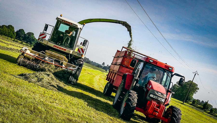 ensilage-herbe-ligne-electrique - Illustration Attention aux lignes électriques aériennes à l’ensilage