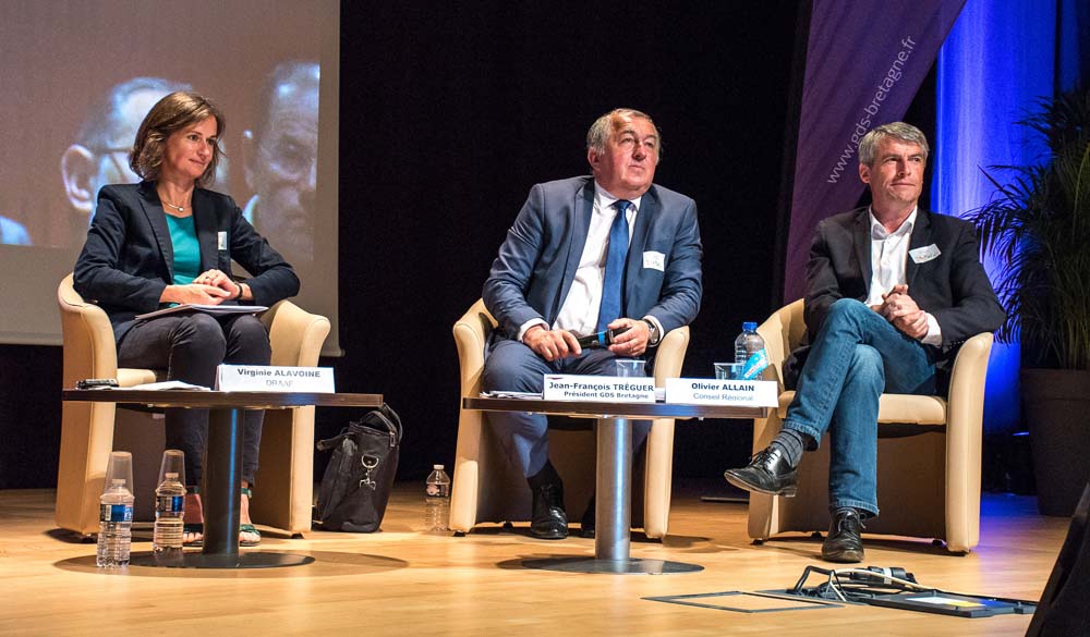 Aux côtés de Virginie Alavoine (Draaf) et de Jean-François Tréguer (GDS Bretagne), Olivier Allain du Conseil régional, a rappelé : « L’excellence sanitaire de la Bretagne est enviée des autres régions. Elle a un coût, mais c’est un élément de compétitivité au service des éleveurs. » - Illustration Quel est le juste prix de l’excellence sanitaire ?