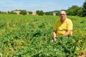 Bertrand Tanguy est l’un des organisateurs de la journée. La culture de la pomme de terre est fortement ancrée dans le territoire breton.