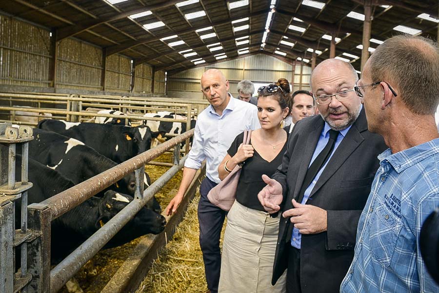 Le 21 juillet, Stéphane Travert, ministre de l’Agriculture, en visite dans une exploitation de Meurthe-et-Moselle, a rappelé l’enjeu social des États généraux de l’alimentation. - Illustration Encourager une agriculture économique et sociale