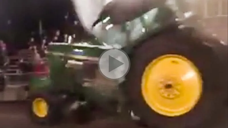 JD-pliage - Illustration John Deere, plus t&rsquo;accelères, plus tu t&rsquo;enterres :)