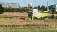 Mardi 22 août, à Broons, les Jeunes Agriculteurs ont moissonné les parcelles qu’ils avaient implantées en blé en novembre dernier.