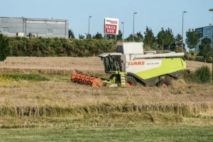Mardi 22 août, à Broons, les Jeunes Agriculteurs ont moissonné les parcelles qu’ils avaient implantées en blé en novembre dernier.