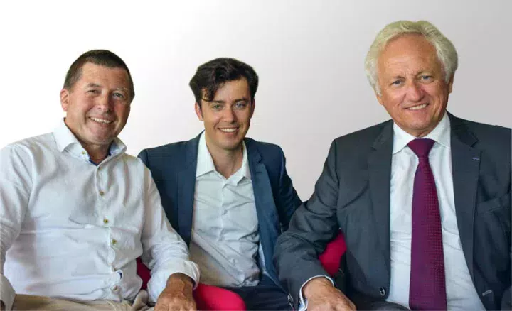 Sébastien Minguy, directeur de la Vallée des Saints, aux côtés de Germain Le Dréau et de Pierrick Dano, tous deux membres fondateurs de la Fondation « A galon vat ».