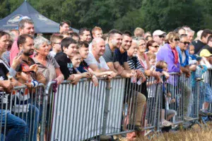 Le spectacle de la course des moissonneuses est toujours apprécié.