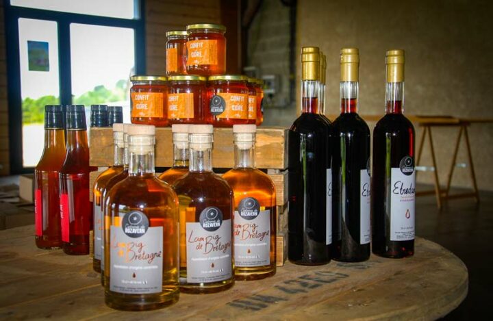 La ferme de Rozavern produit également du lambig, du pommeau, du vinaigre de cidre et du confit de cidre.