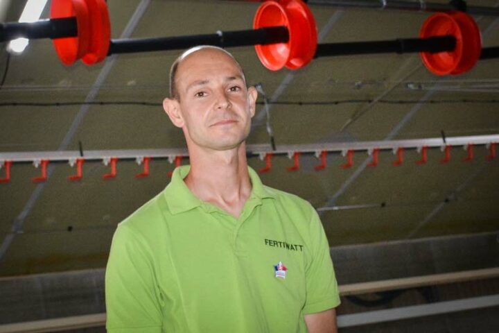 Anthony Montecot, associé du Gaec Blanchelande, en charge de l’atelier avicole.