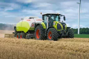 CLAAS-AXION-800-1