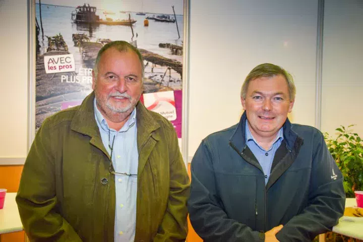 Goulven Brest et Philippe Le Gal, présidents respectifs des Comités Régionaux Conchylicoles de Bretagne Nord et Sud. « Il nous faut des moyens financiers, fiscaux et comptables pour pouvoir passer au mieux les crises ».