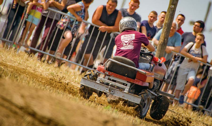 tracteur-tondeuse-cross - Illustration Une foule de 40000 visiteurs à Terre Attitude