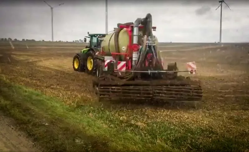 demi-tour-epandage - Illustration En bout de champ à l&rsquo;épandage