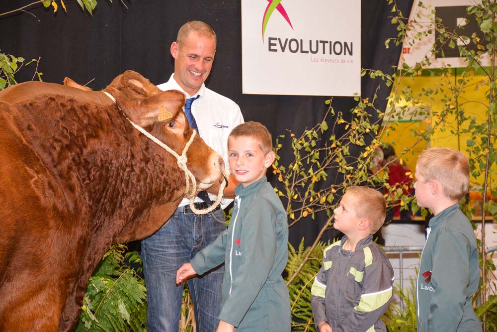 Jean-Marc Le Thiec et ses 3 enfants présentent Loustic . - Illustration Loustic, champion des Limousins