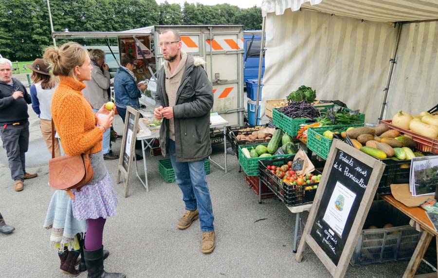 Les visiteurs ont pu apprécier la qualité des productions maraîchères, mais aussi des fromages et autre produits locaux. - Illustration Une première pour la fête de l’agriculture paysanne