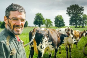 Les vaches ingèrent 10 kg MS d'herbe par jour : un niveau de pâturage que Michel Priour souhaite conserver jusque fin octobre.