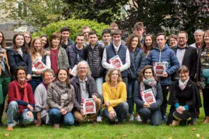 Alain Le Flohic et Marie Le Gac, représentants du collectif d’associations qui portent le festival AlimenTerre en Côtes d’Armor, ont accueilli les élèves de Kernilien dont le film « Les Champs du possible » va être diffusé avant chaque projection en France et à l’étranger.