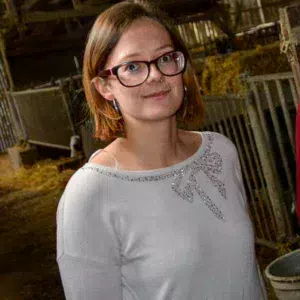 Jennifer Duhamel coordonne la collecte de colostrum pour Ouest Elevage.