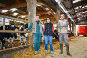 Vincent, Céline et Christophe Gadby, éleveurs à Janzé.