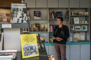 À Saint-Connan, le musée propose aussi une librairie spécialisée rassemblant divers ouvrages traitant de la résistance, de la vie en temps de guerre…